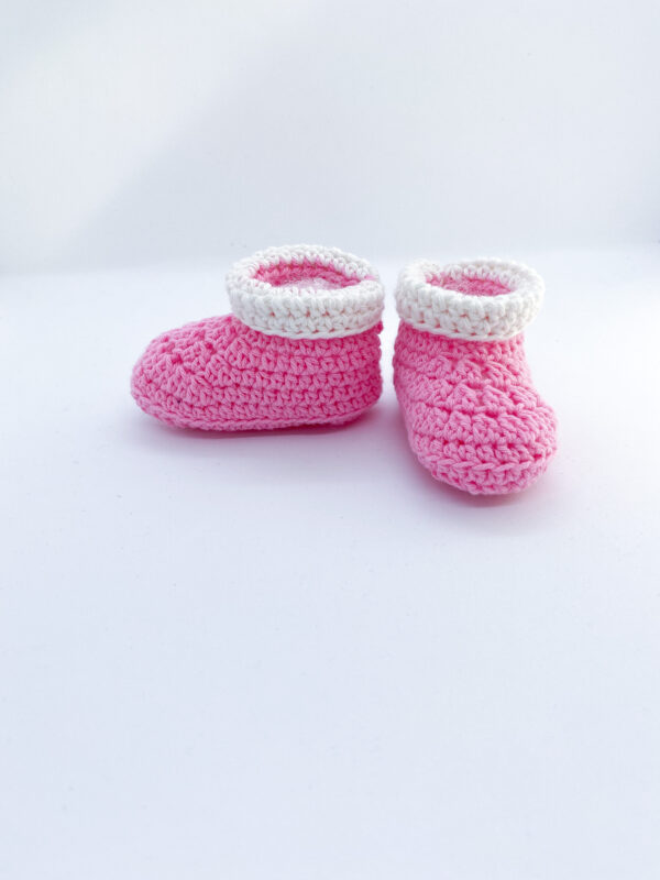 babyslofjes-roze-gehaakt