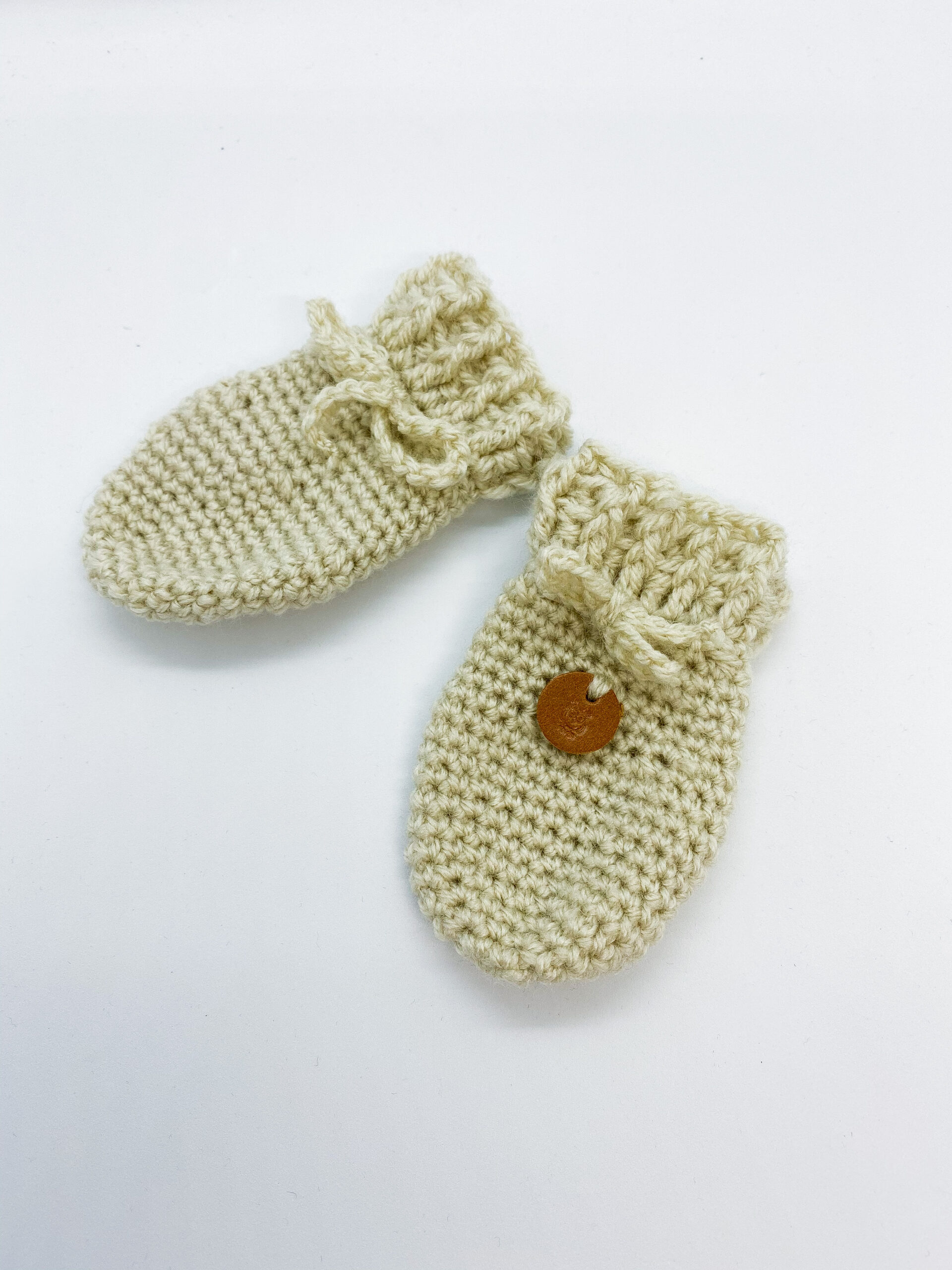 babywantjes-wit-gehaakt babywantjes-wit-gehaakt